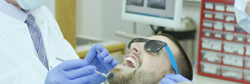 أر دندانپزشکی از ابزار متنوعی استفاده میشود. 